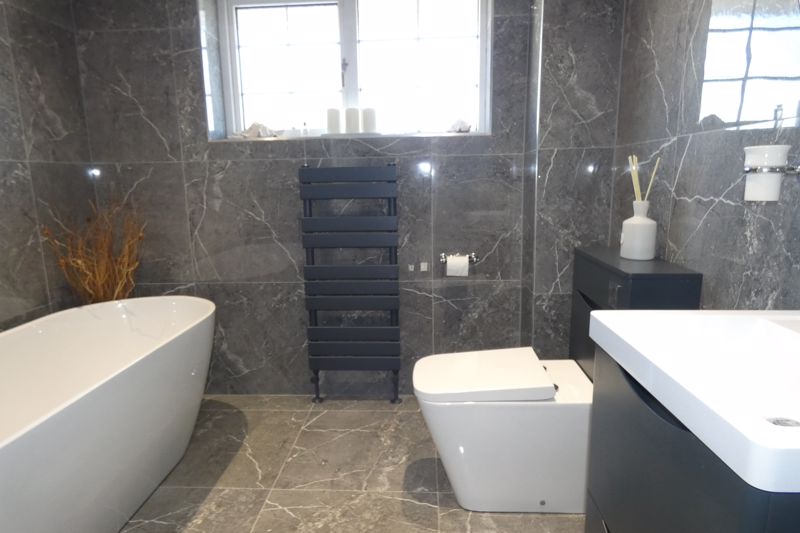 Family Bathroom- click for photo gallery